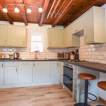 2 Bed In Oc-w1032 * Уитби